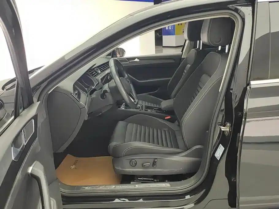 2020 Volkswagen Passat 330TSI DSG Leading Edition — миниатюра 9