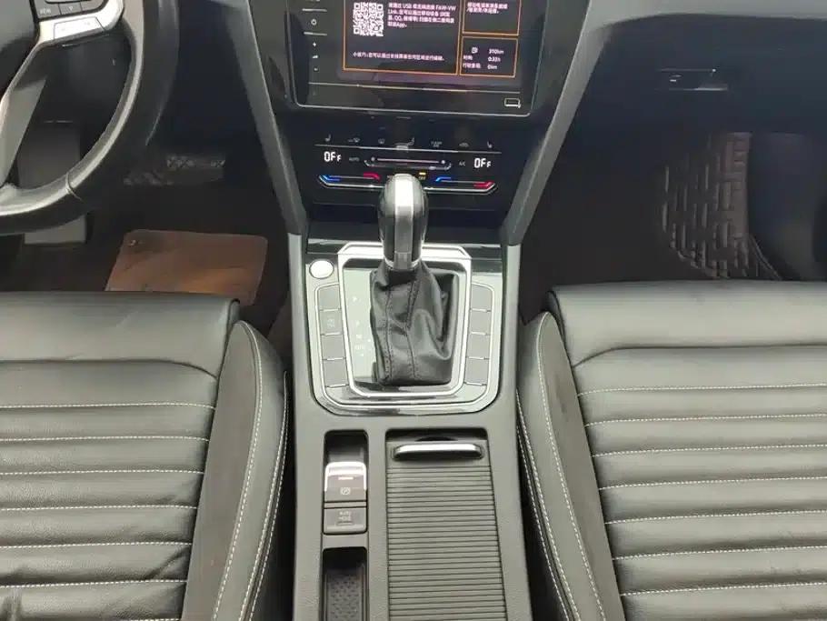 2020 Volkswagen Passat 330TSI DSG Leading Edition — миниатюра 16