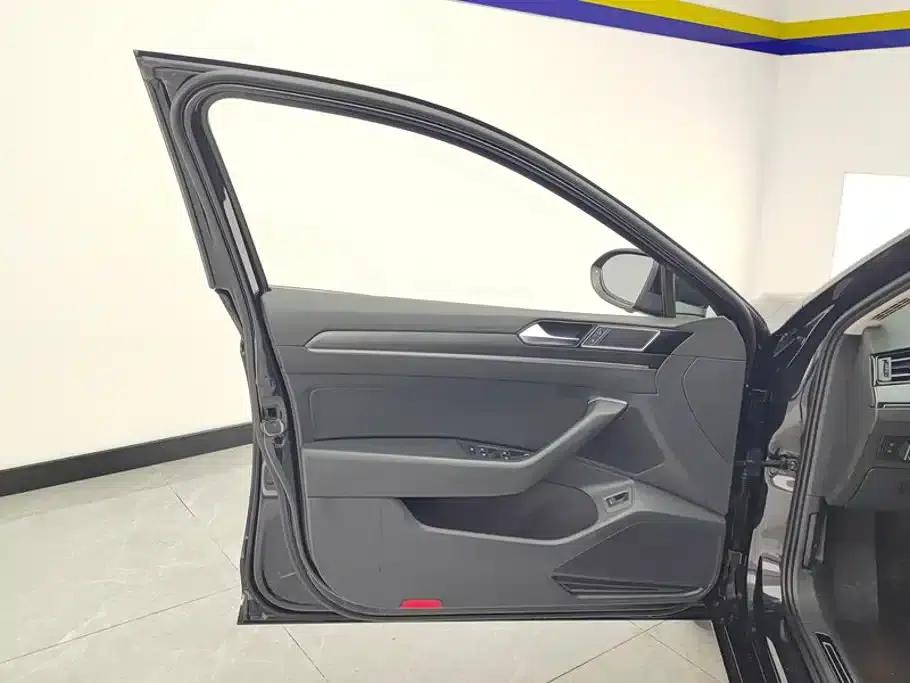 2020 Volkswagen Passat 330TSI DSG Leading Edition — миниатюра 7