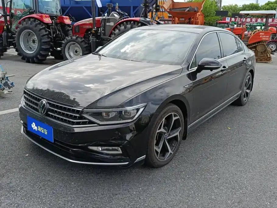 Volkswagen Magotan 2023 2 Millionth Unit Commemorative Edition 330TSI DSG Leading Model — миниатюра 1