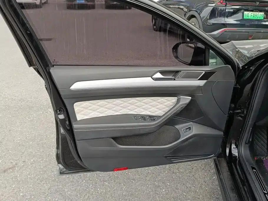 Volkswagen Magotan 2023 2 Millionth Unit Commemorative Edition 330TSI DSG Leading Model — миниатюра 7