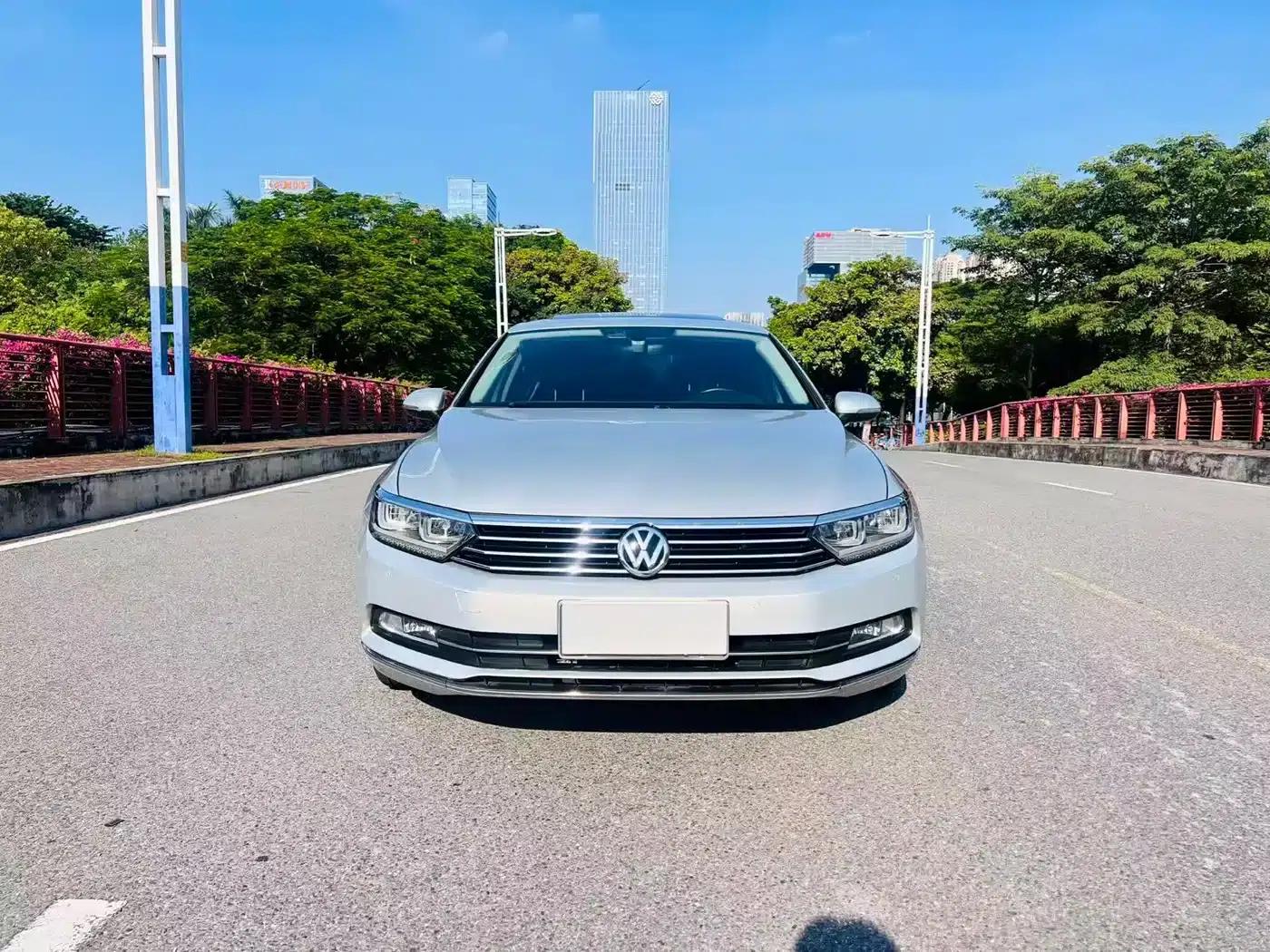 2017 Volkswagen Passat 380TSI DSG Luxury — миниатюра 2