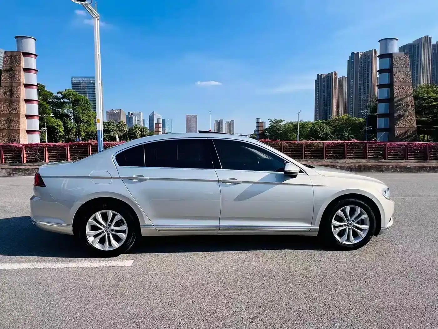 2017 Volkswagen Passat 380TSI DSG Luxury — миниатюра 11