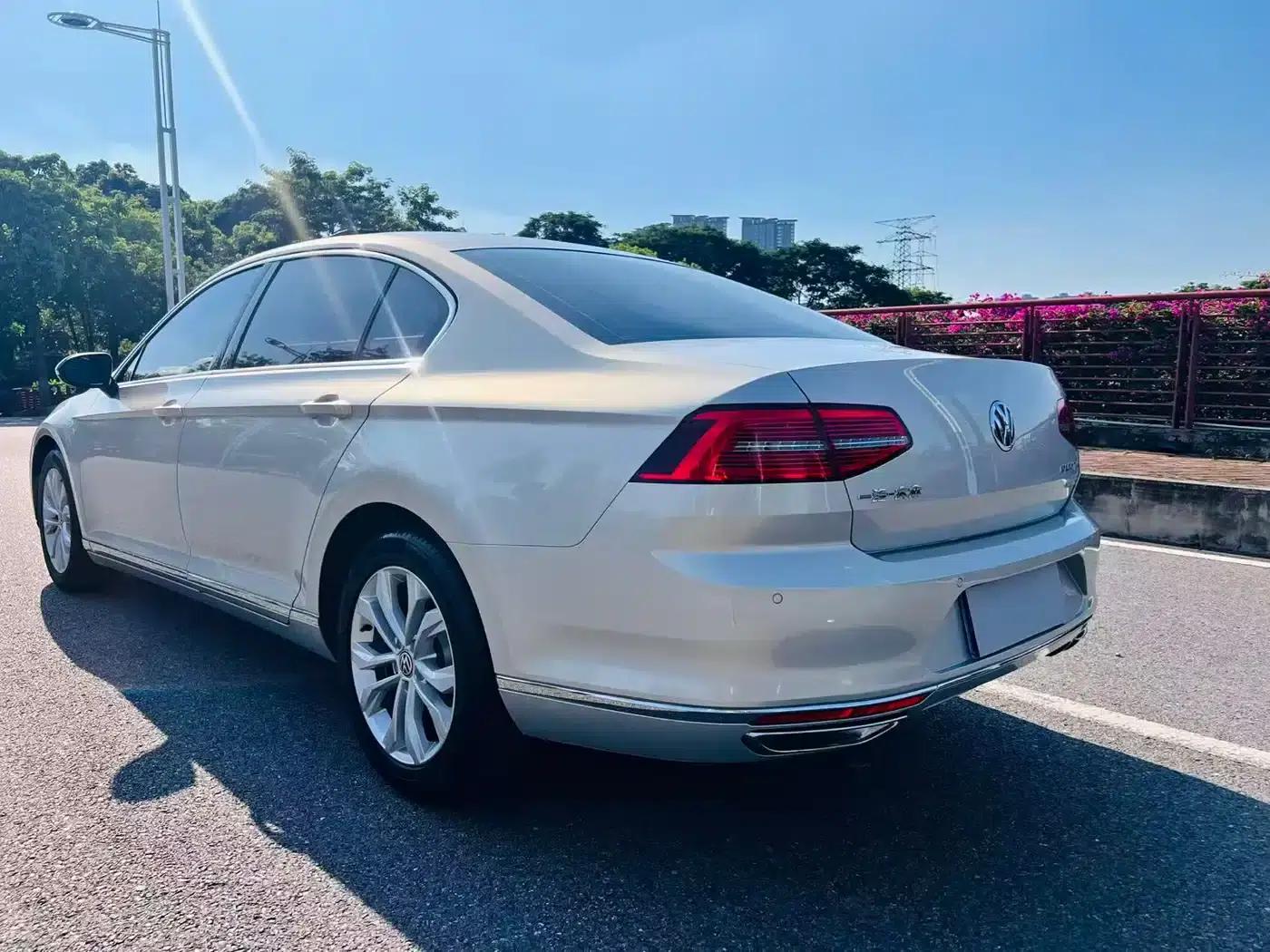 2017 Volkswagen Passat 380TSI DSG Luxury — миниатюра 14