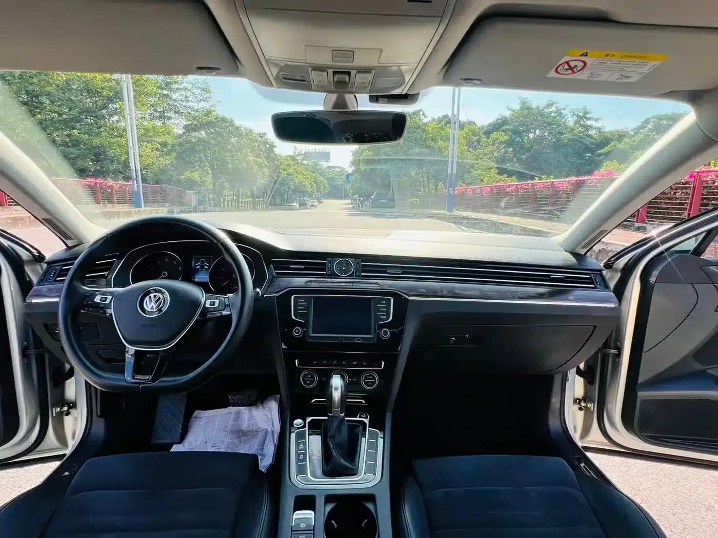 2017 Volkswagen Passat 380TSI DSG Luxury — миниатюра 6