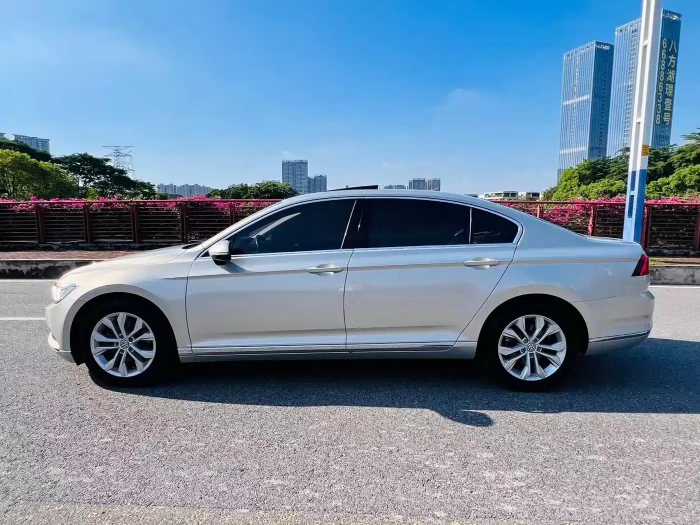 2017 Volkswagen Passat 380TSI DSG Luxury — миниатюра 10