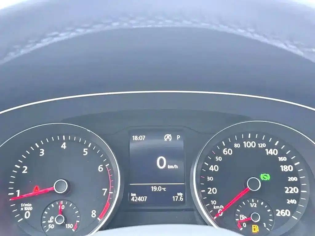 2020 Volkswagen Passat 280TSI DSG Leading Edition — миниатюра 11