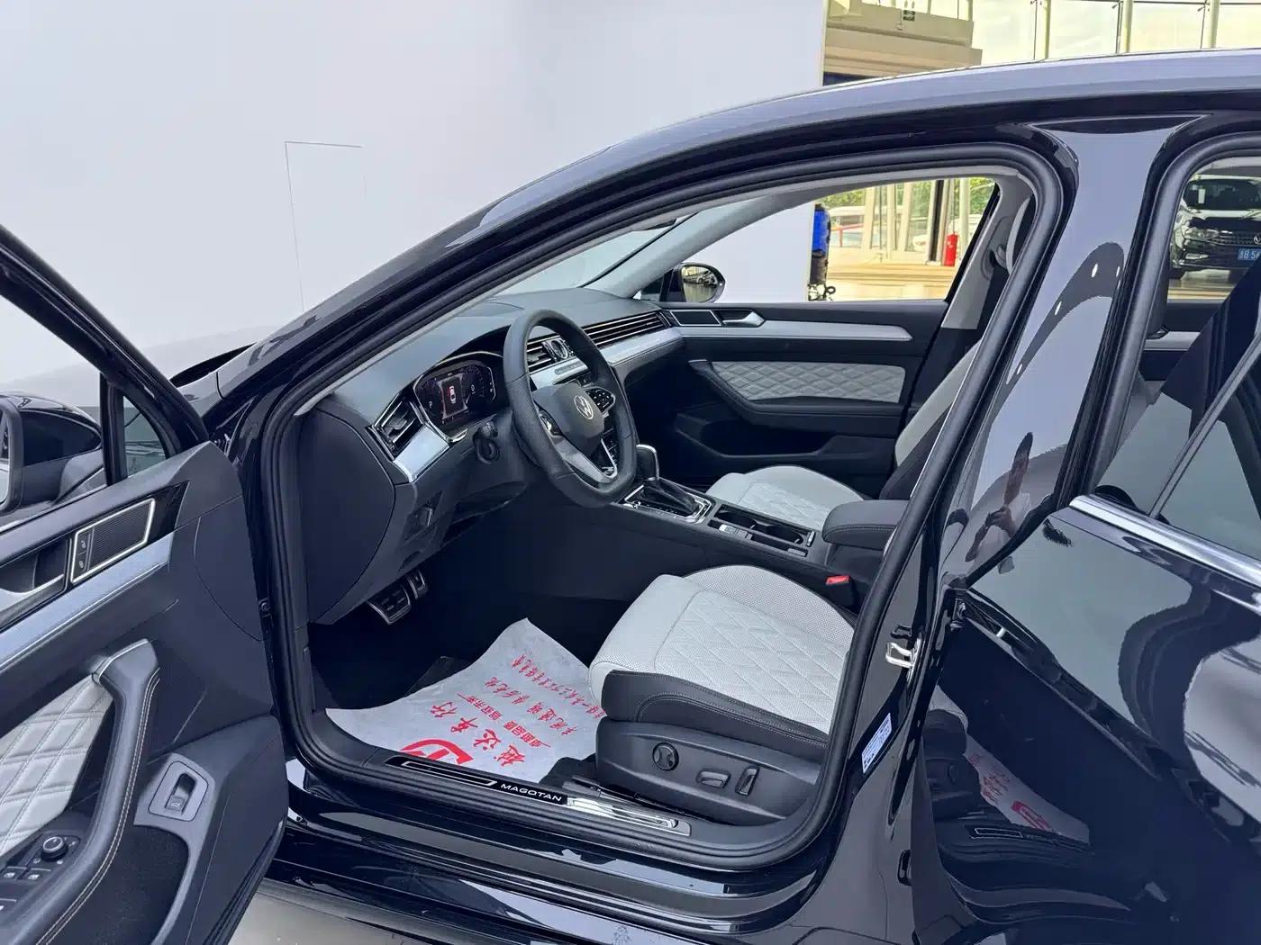Volkswagen Magotan 2023 2 Millionth Unit Commemorative Edition 330TSI DSG Luxury — миниатюра 7