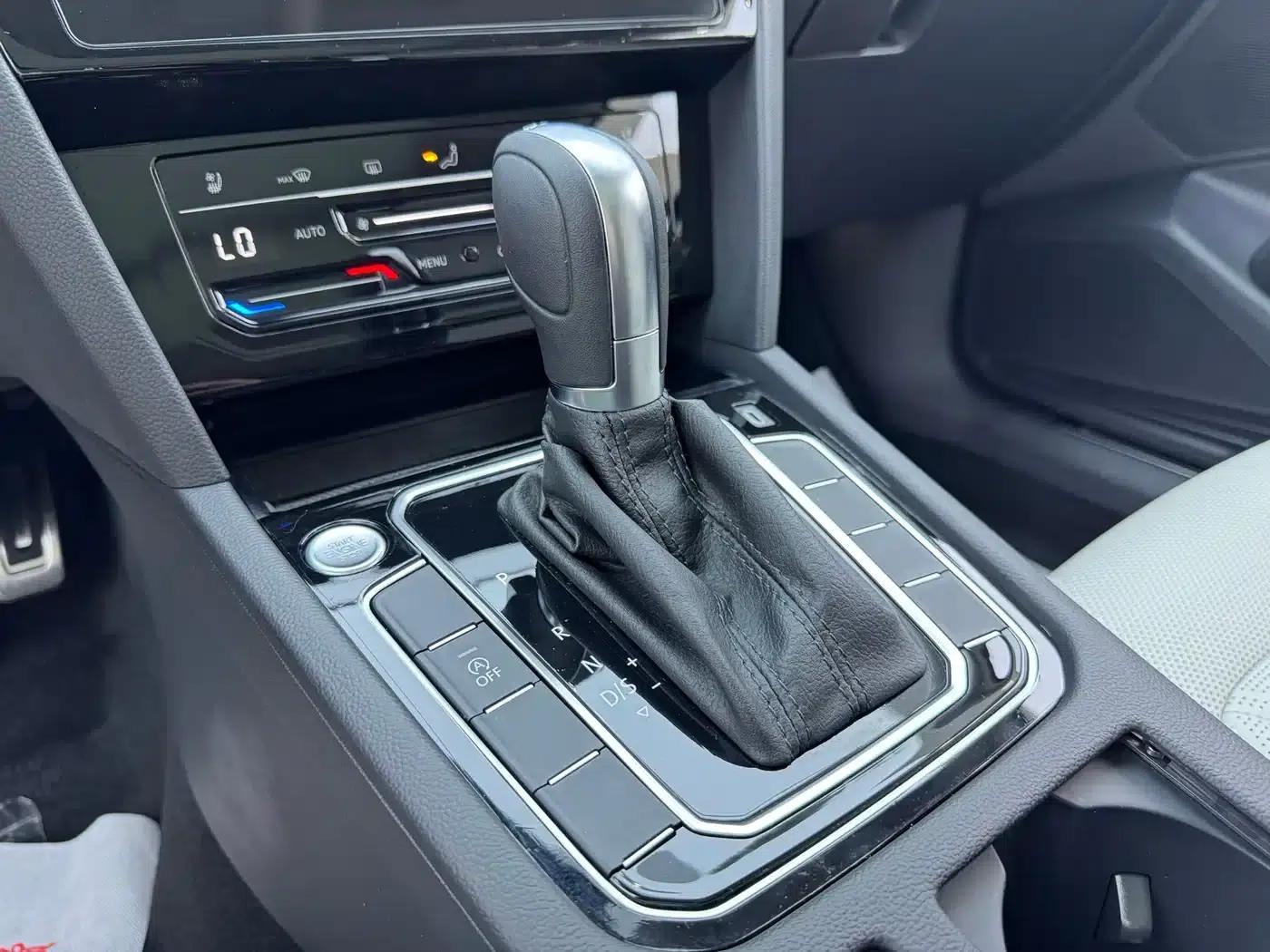 Volkswagen Magotan 2023 2 Millionth Unit Commemorative Edition 330TSI DSG Luxury — миниатюра 9