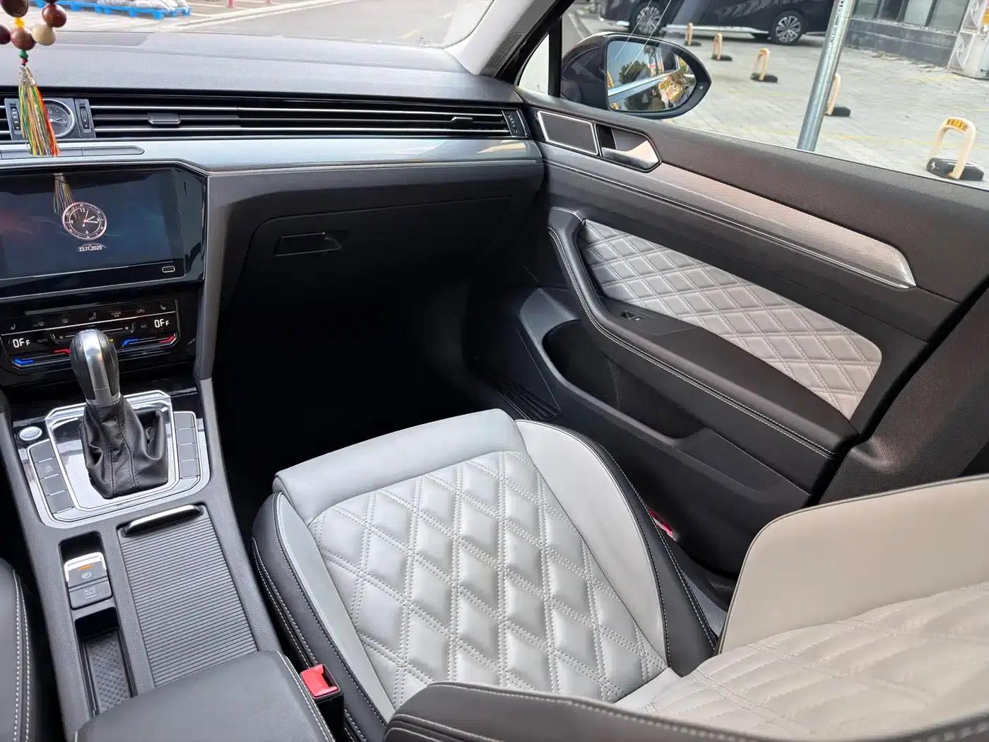 Volkswagen Passat 2021 330TSI DSG 30th Anniversary Edition — миниатюра 13