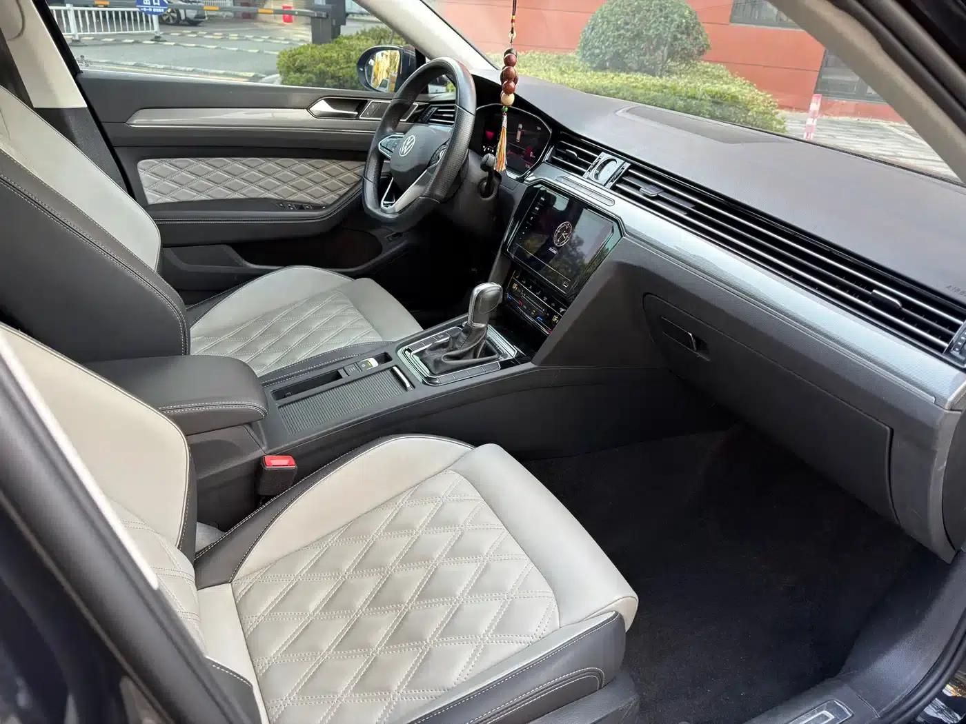 Volkswagen Passat 2021 330TSI DSG 30th Anniversary Edition — миниатюра 15