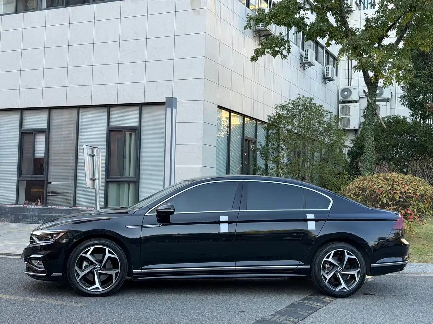 Volkswagen Passat 2021 330TSI DSG 30th Anniversary Edition — миниатюра 5