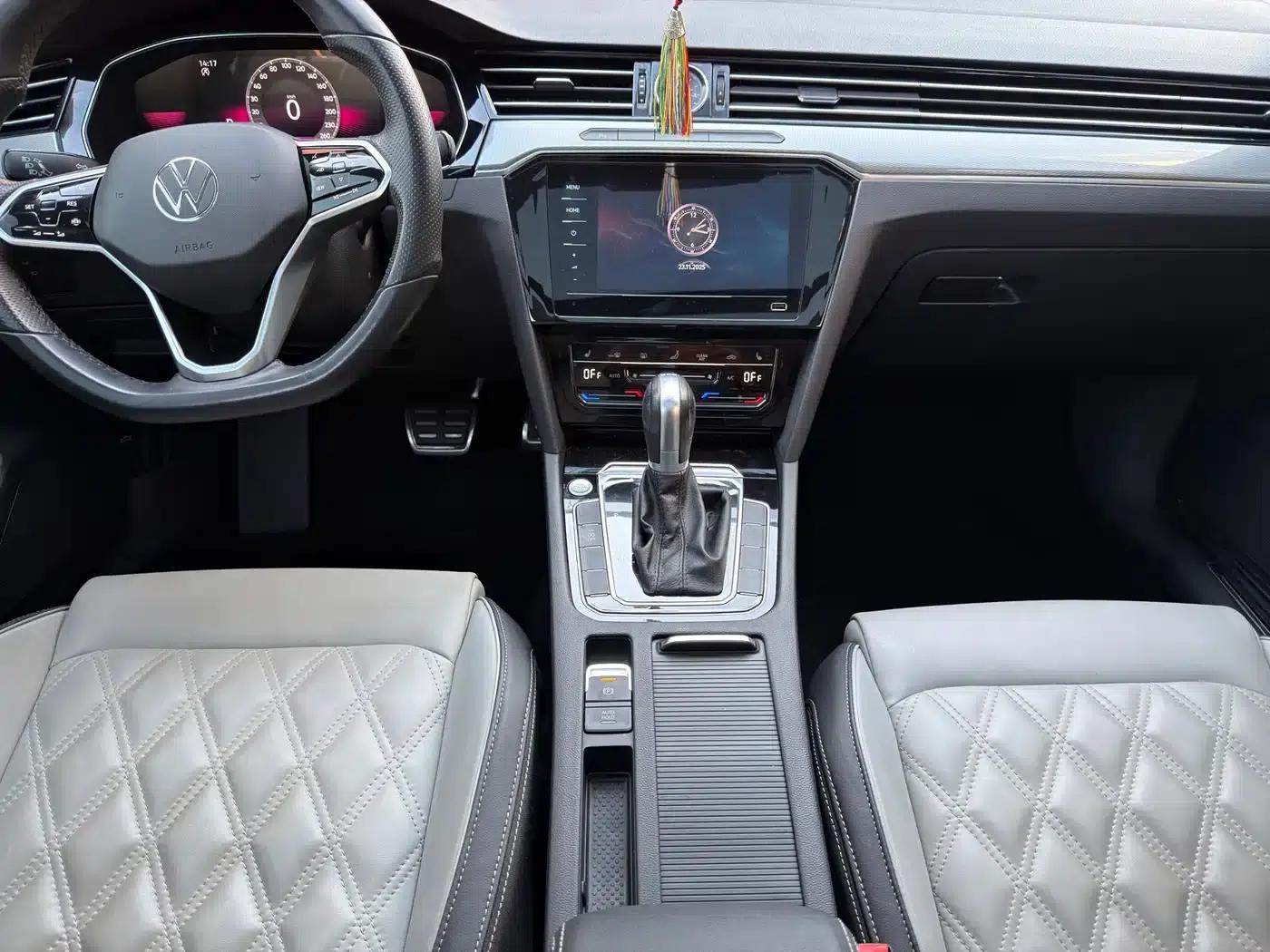 Volkswagen Passat 2021 330TSI DSG 30th Anniversary Edition — миниатюра 10