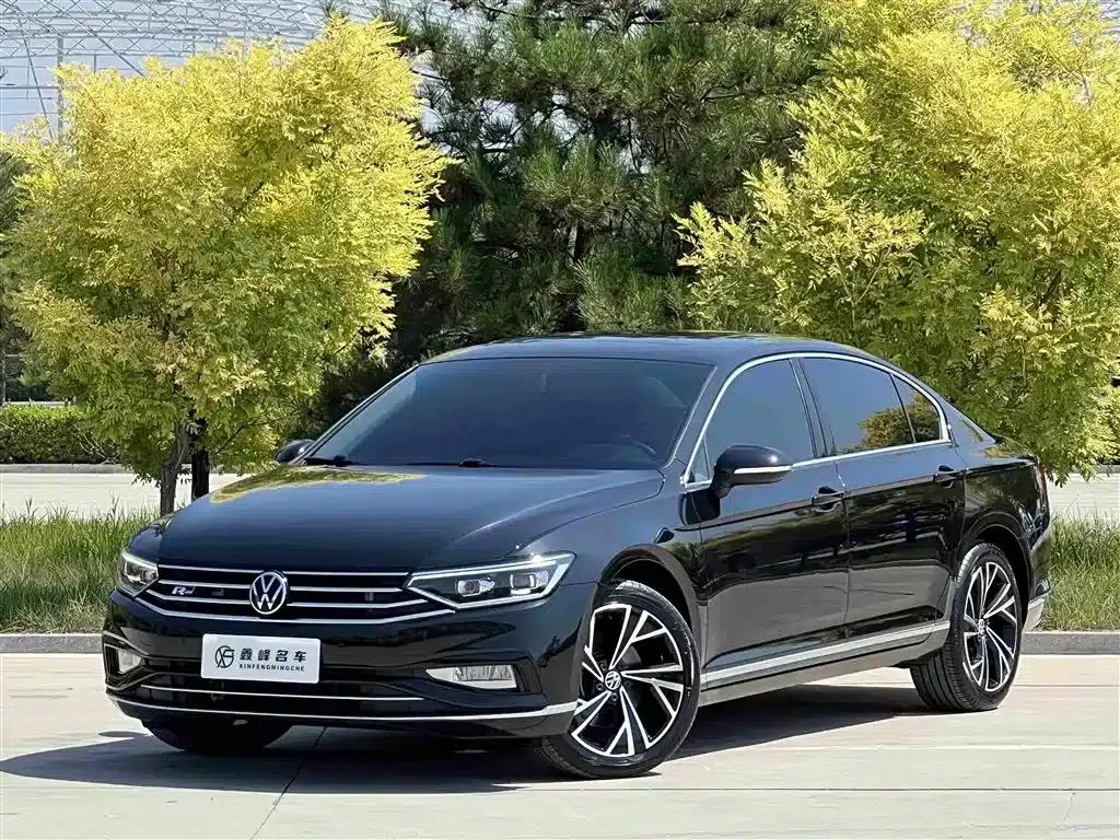 2020 Volkswagen Passat 330TSI DSG Leading Edition — миниатюра 1
