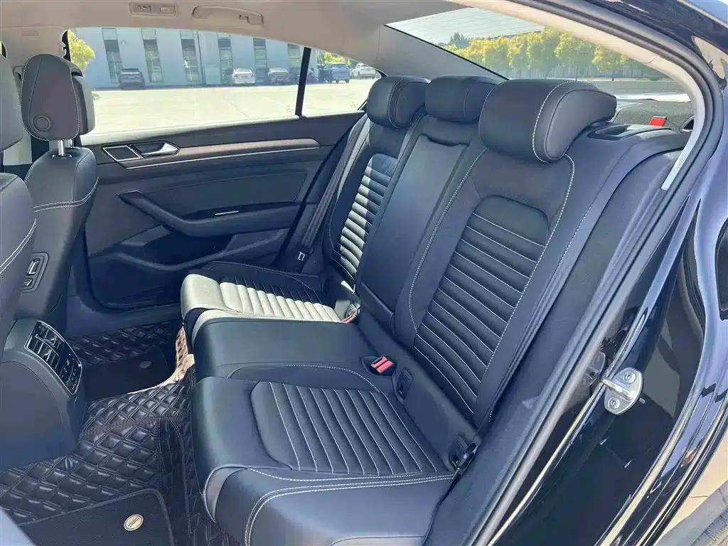 2020 Volkswagen Passat 330TSI DSG Leading Edition — миниатюра 11