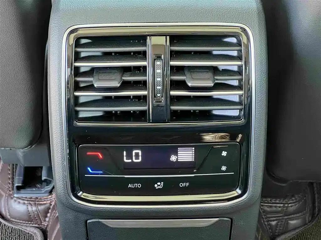 2020 Volkswagen Passat 330TSI DSG Leading Edition — миниатюра 12