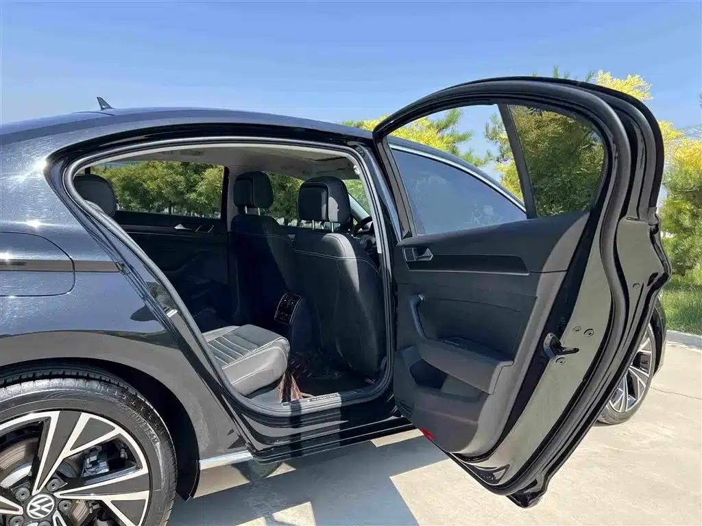 2020 Volkswagen Passat 330TSI DSG Leading Edition — миниатюра 17