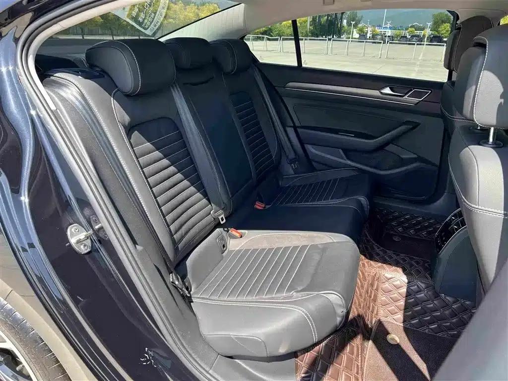 2020 Volkswagen Passat 330TSI DSG Leading Edition — миниатюра 18