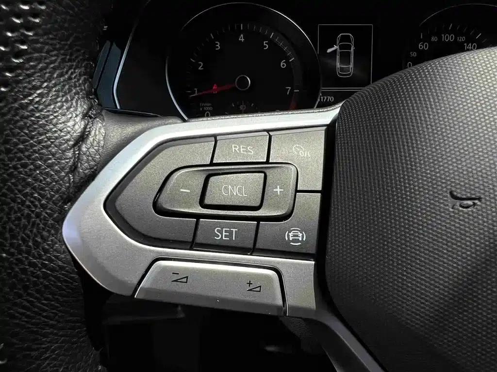 2020 Volkswagen Passat 330TSI DSG Leading Edition — миниатюра 21