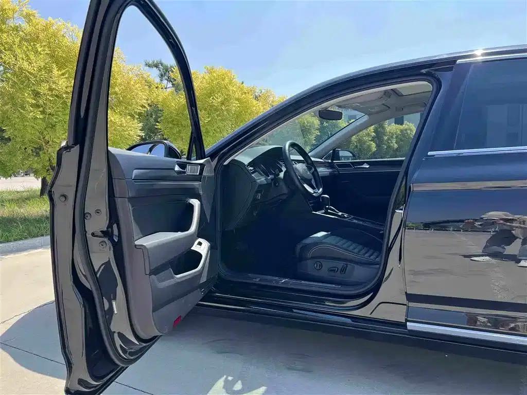 2020 Volkswagen Passat 330TSI DSG Leading Edition — миниатюра 4