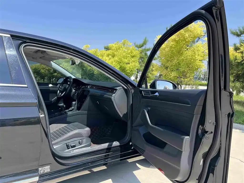 2020 Volkswagen Passat 330TSI DSG Leading Edition — миниатюра 7