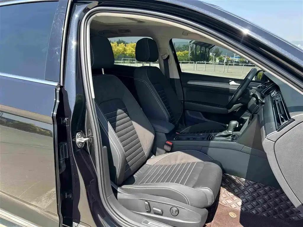 2020 Volkswagen Passat 330TSI DSG Leading Edition — миниатюра 8
