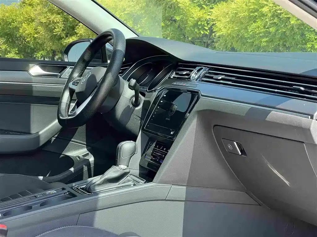 2020 Volkswagen Passat 330TSI DSG Leading Edition — миниатюра 9