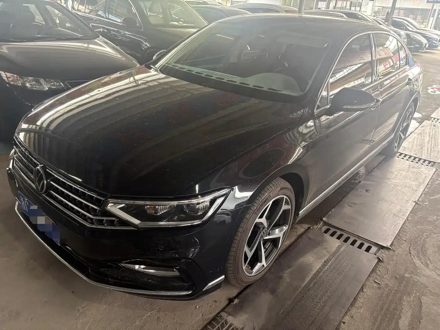 Volkswagen Magotan 2023 2 Millionth Unit Commemorative Edition 330TSI DSG Luxury — миниатюра 1