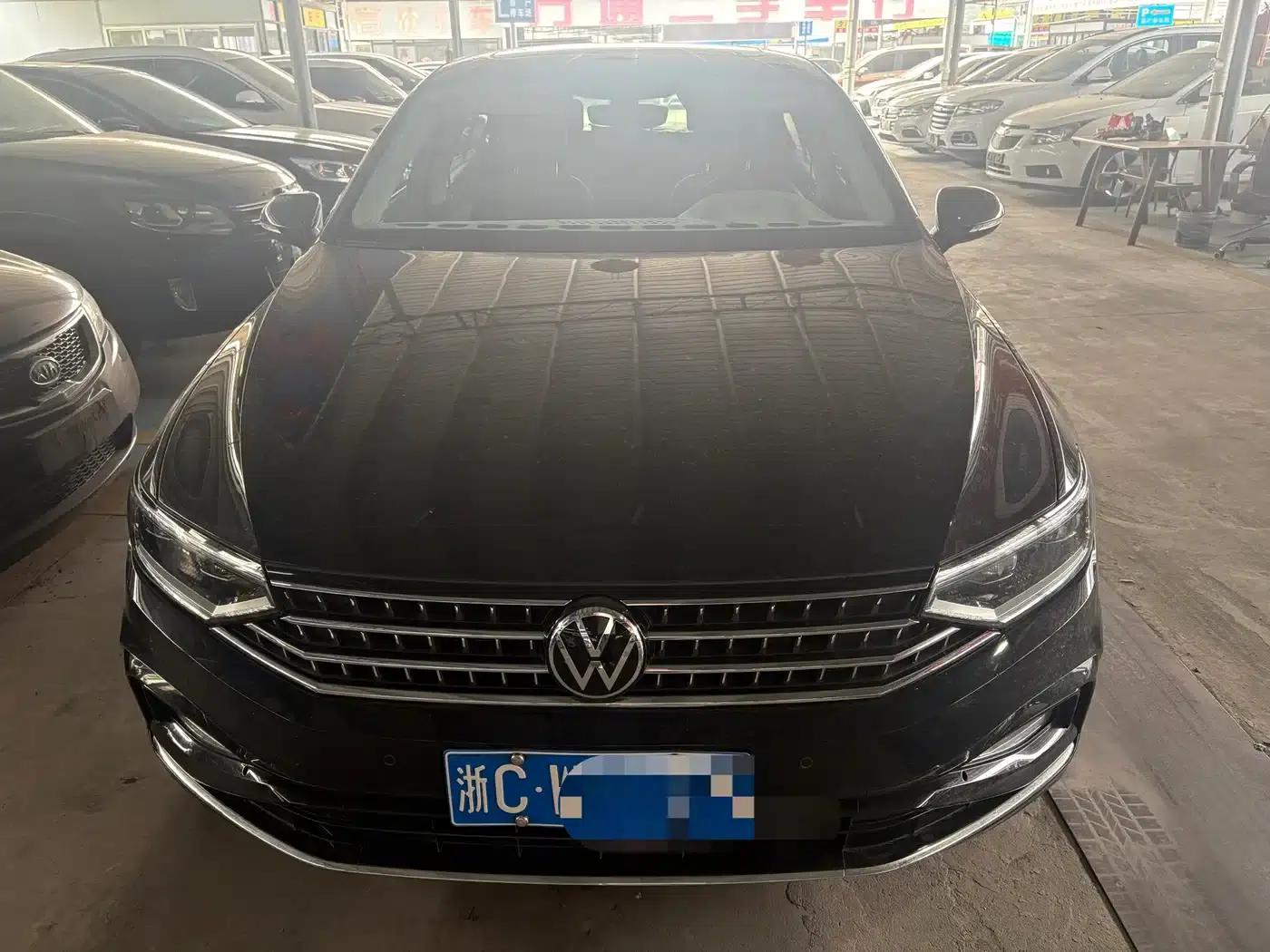 Volkswagen Magotan 2023 2 Millionth Unit Commemorative Edition 330TSI DSG Luxury — миниатюра 2