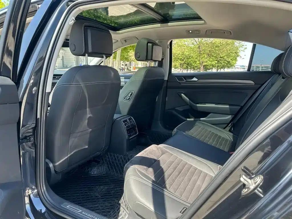 Volkswagen Passat 2021 330TSI DSG 30th Anniversary Edition — миниатюра 6
