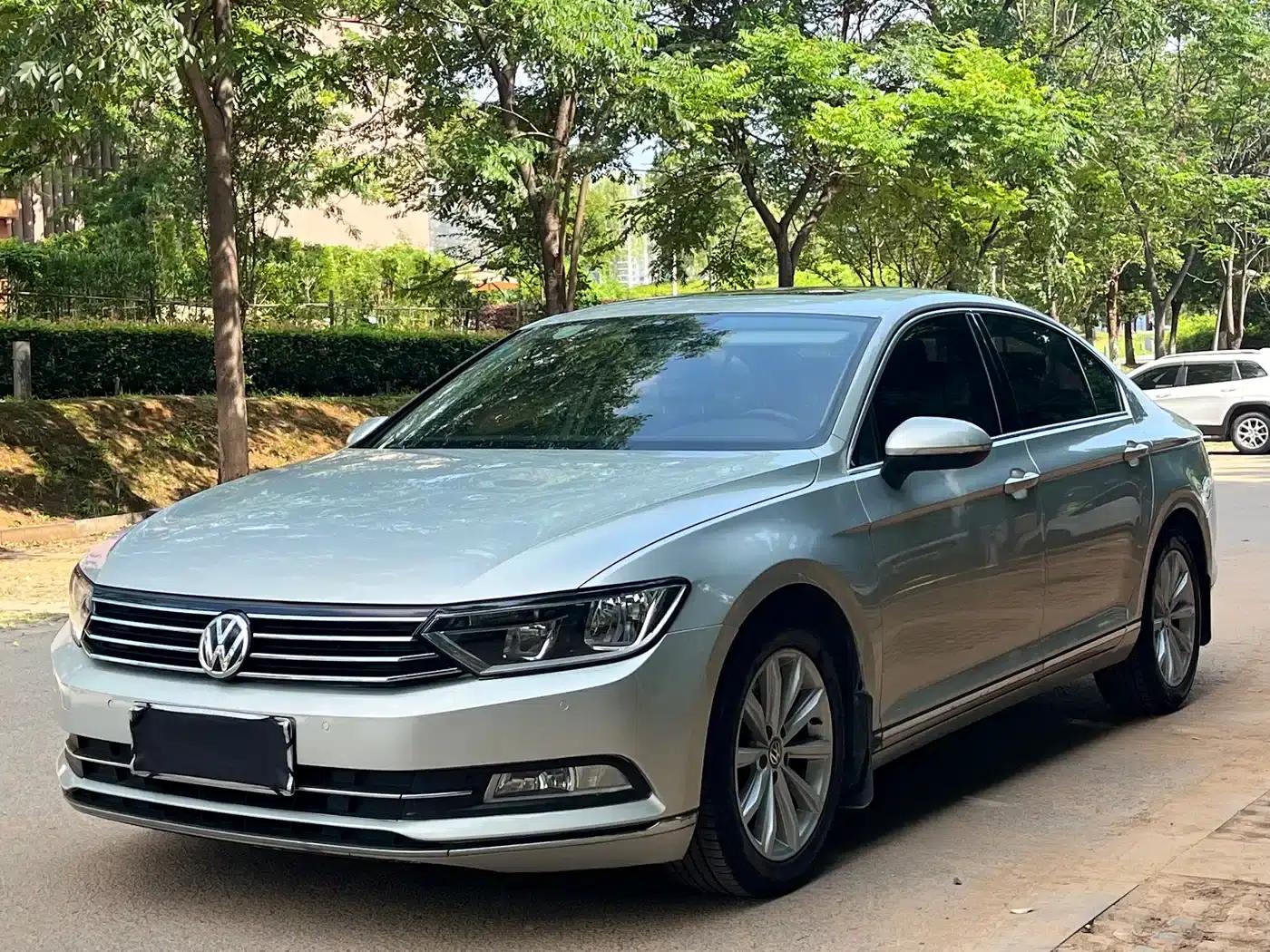 2017 Volkswagen Magotan 330TSI DSG Leading Edition — миниатюра 1