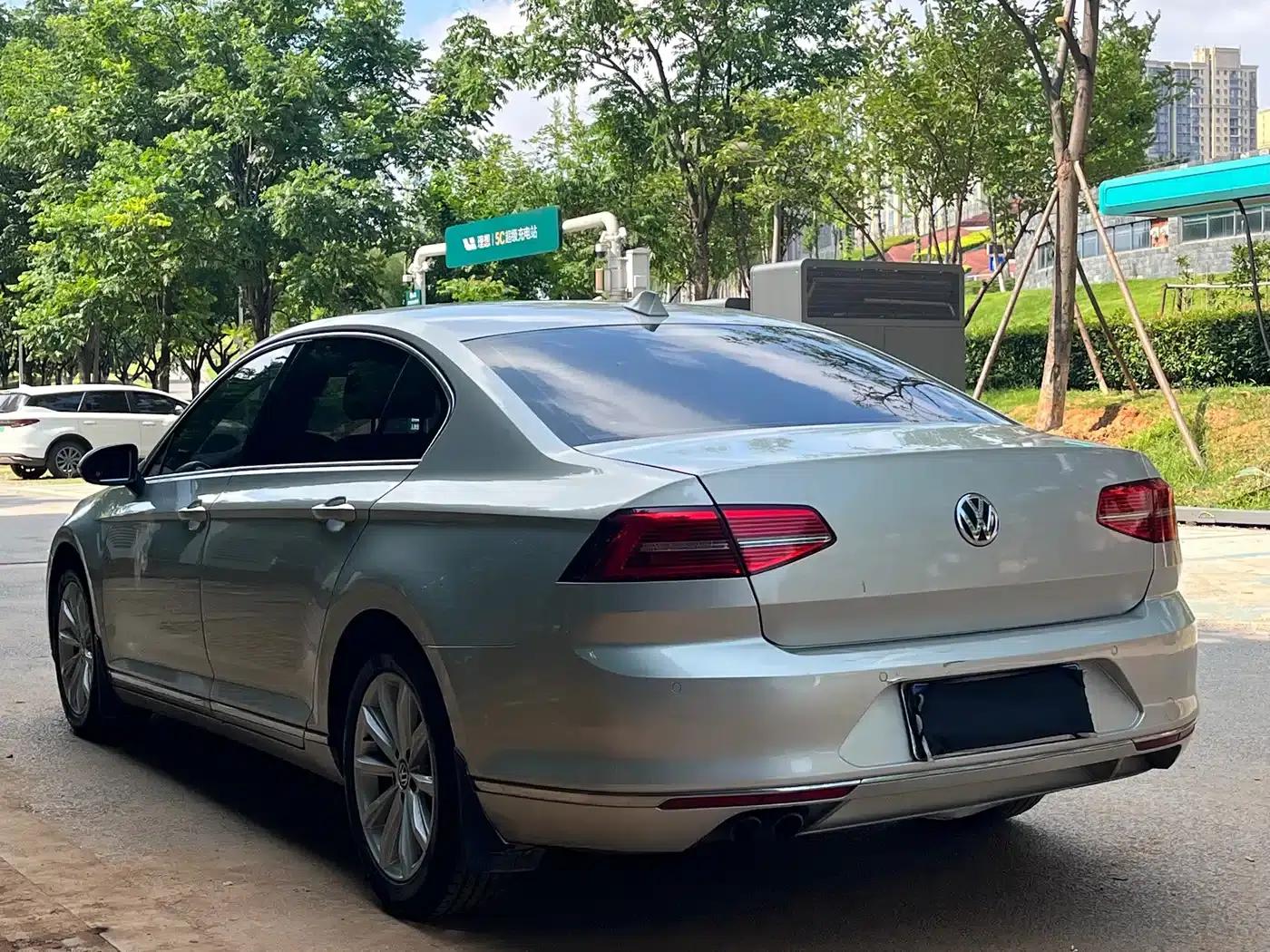 2017 Volkswagen Magotan 330TSI DSG Leading Edition — миниатюра 5