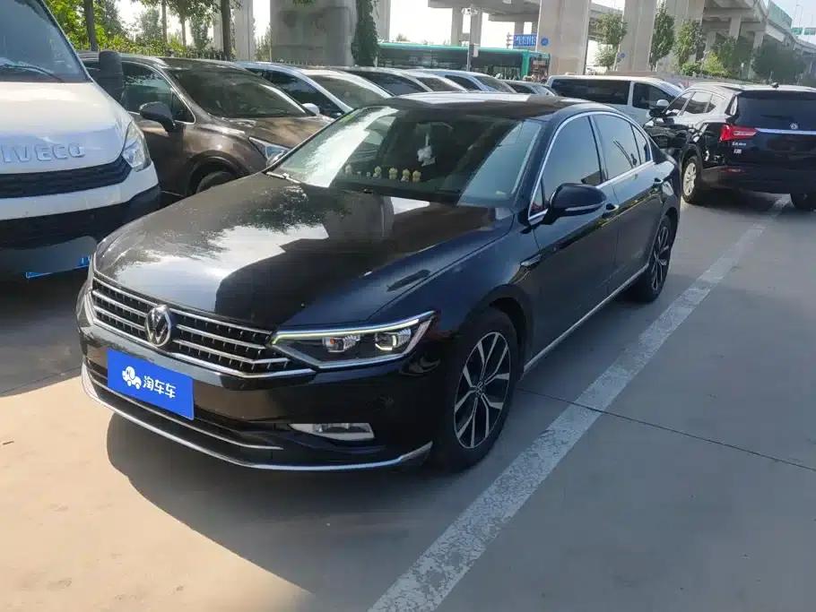 2020 Volkswagen Passat 330TSI DSG Leading Edition — миниатюра 1