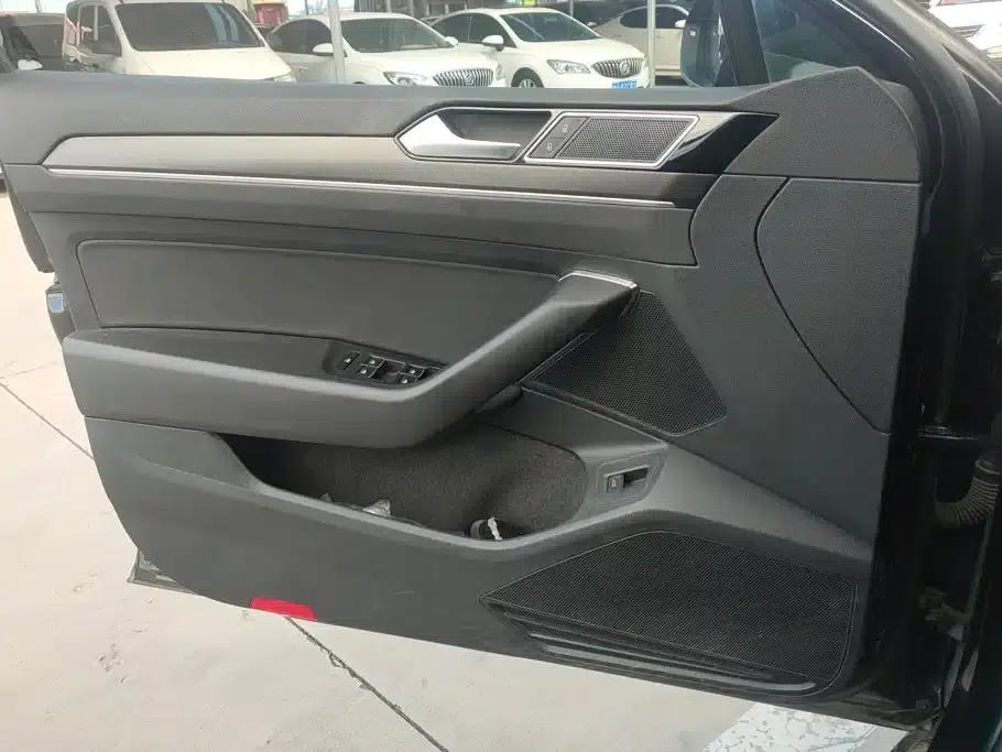 2020 Volkswagen Passat 330TSI DSG Leading Edition — миниатюра 7