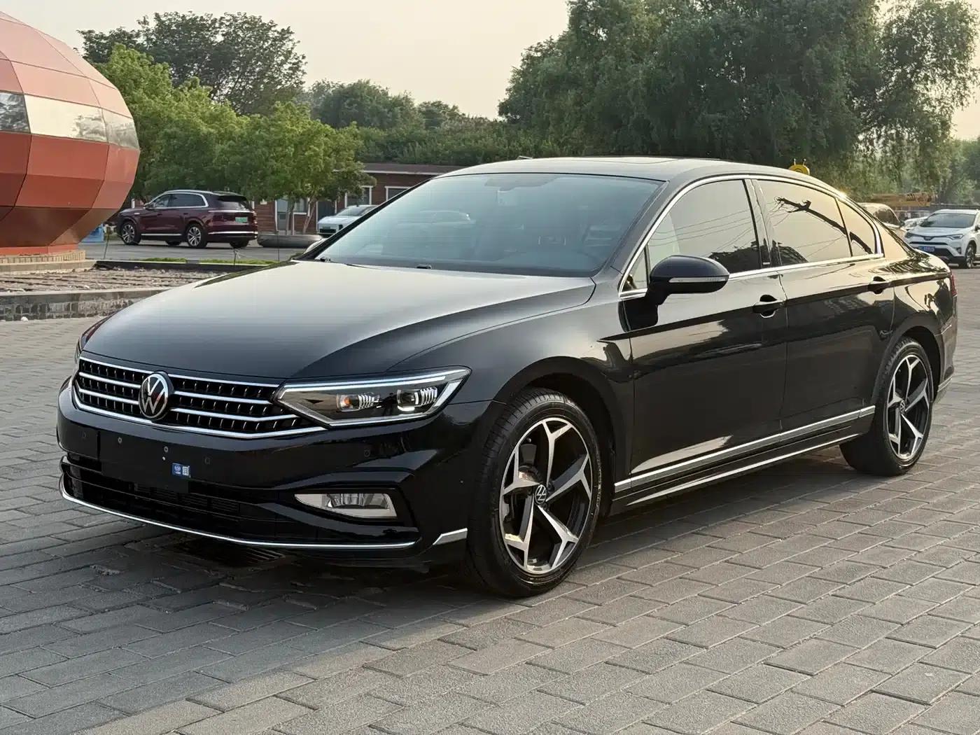 Volkswagen Magotan 2023 2 Millionth Unit Commemorative Edition 330TSI DSG Leading Model — миниатюра 1