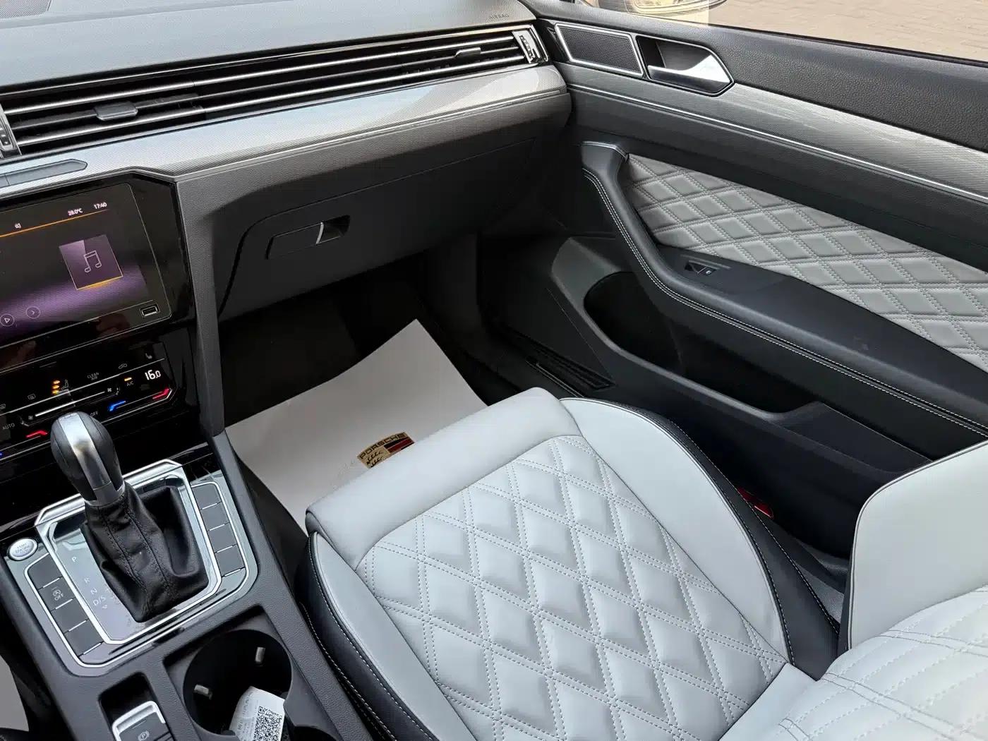 Volkswagen Magotan 2023 2 Millionth Unit Commemorative Edition 330TSI DSG Leading Model — миниатюра 16