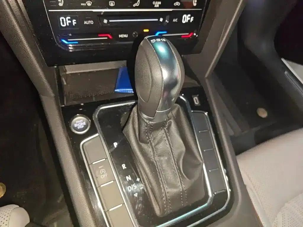 Volkswagen Magotan 2023 2 Millionth Unit Commemorative Edition 330TSI DSG Luxury — миниатюра 7