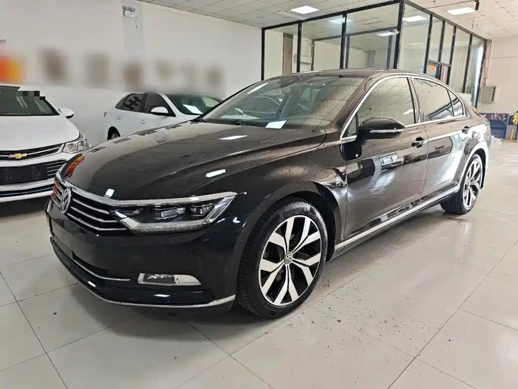 2018 Volkswagen Passat 330TSI DSG Premium — миниатюра 1