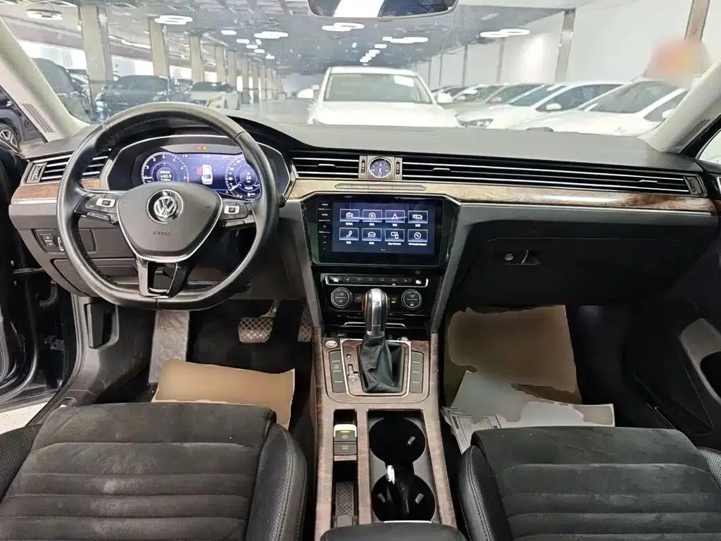 2018 Volkswagen Passat 330TSI DSG Premium — миниатюра 10