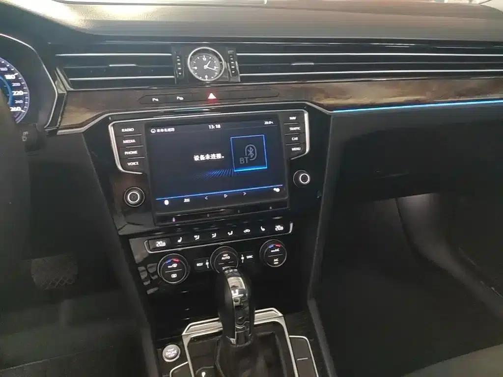 2017 Volkswagen Passat 330TSI DSG Premium — миниатюра 13