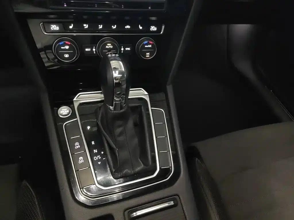 2017 Volkswagen Passat 330TSI DSG Premium — миниатюра 14