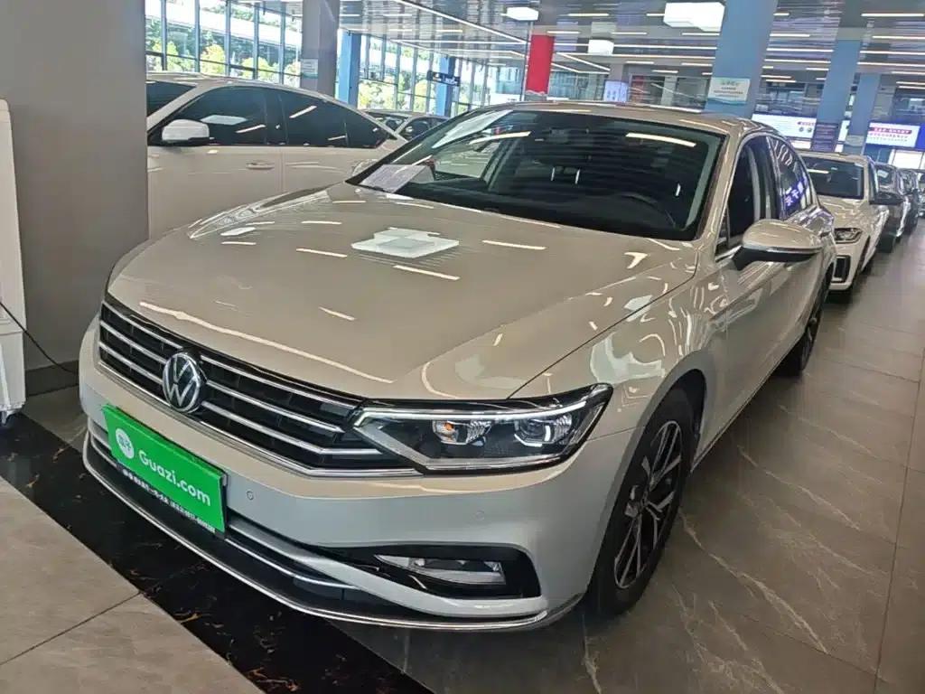 2020 Volkswagen Passat 330TSI DSG Leading Edition — миниатюра 2