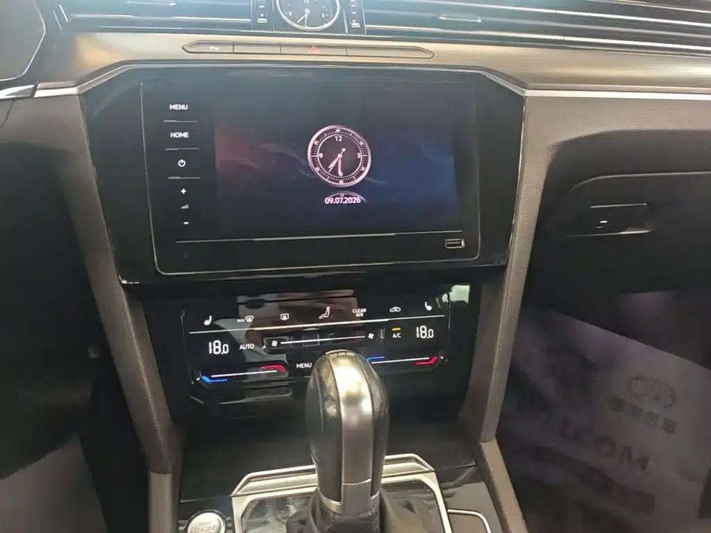 2020 Volkswagen Passat 330TSI DSG Leading Edition — миниатюра 13
