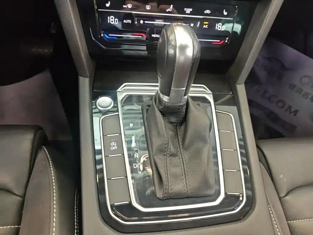 2020 Volkswagen Passat 330TSI DSG Leading Edition — миниатюра 14