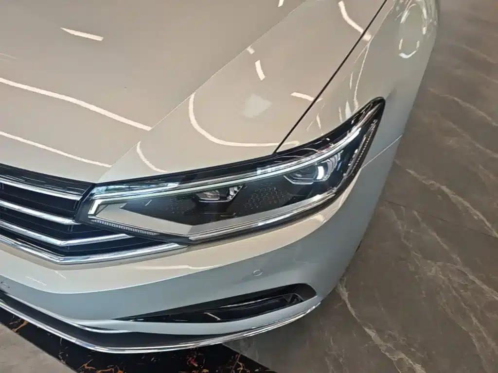 2020 Volkswagen Passat 330TSI DSG Leading Edition — миниатюра 24