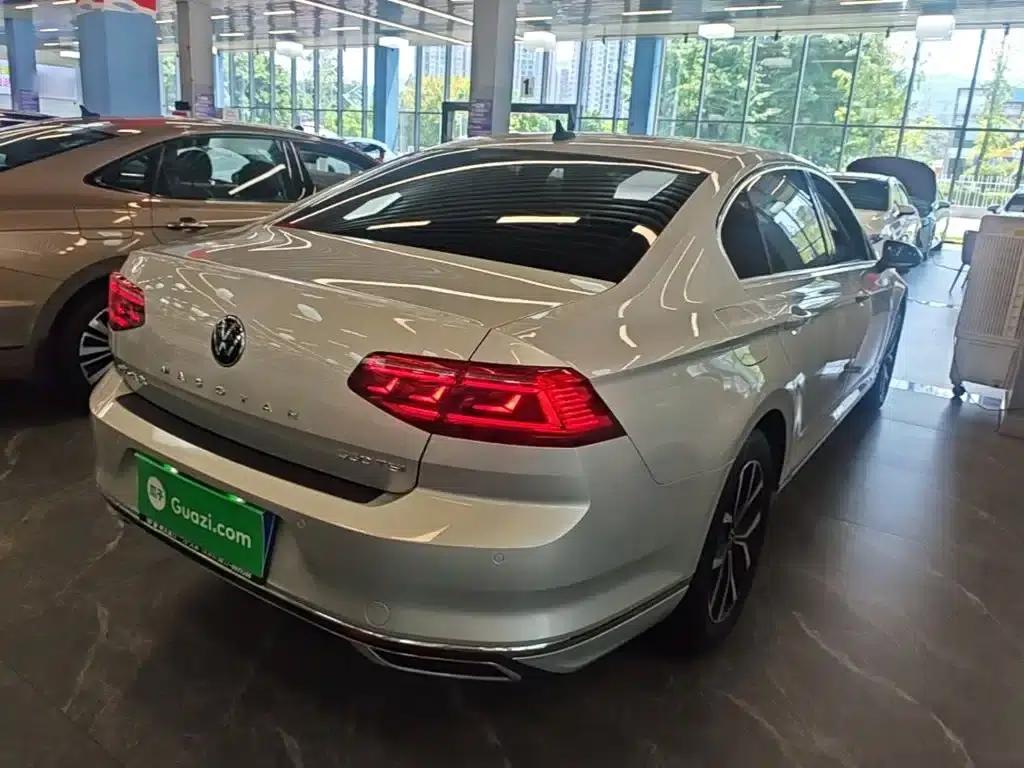 2020 Volkswagen Passat 330TSI DSG Leading Edition — миниатюра 7