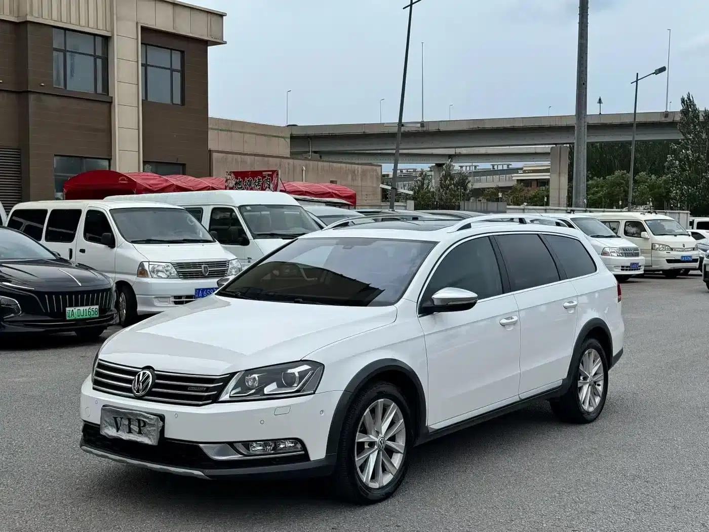 2012 Imported Volkswagen Passat Touring Edition 2.0TSI 4WD Luxury — миниатюра 1