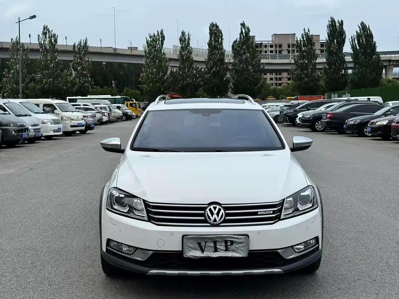 2012 Imported Volkswagen Passat Touring Edition 2.0TSI 4WD Luxury — миниатюра 2
