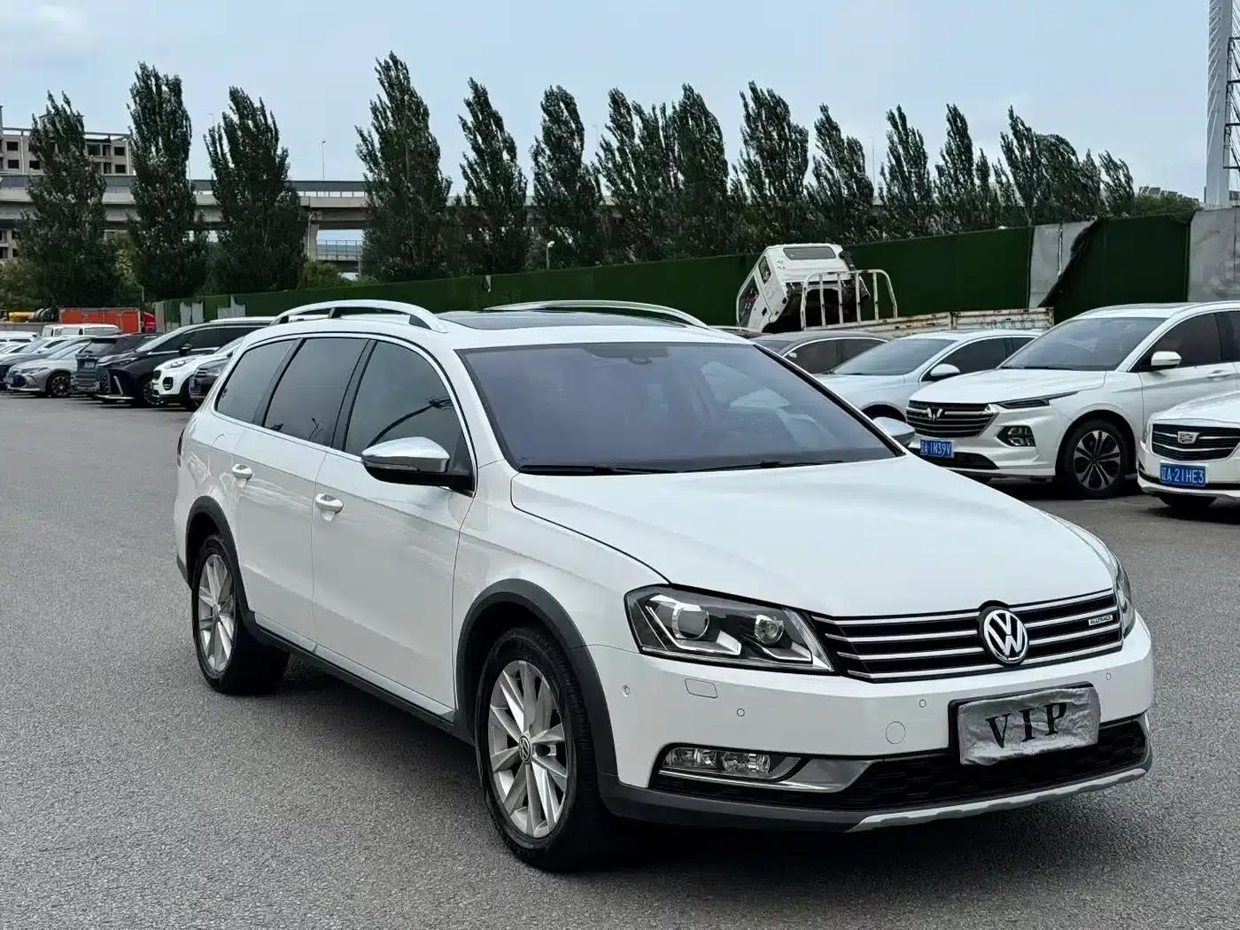 2012 Imported Volkswagen Passat Touring Edition 2.0TSI 4WD Luxury — миниатюра 3