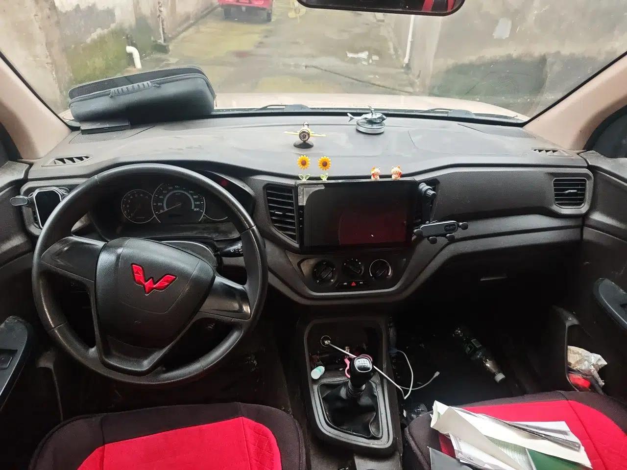 Wuling Hongguang V 2021 1.5L Enjoyment Edition LAR — миниатюра 6